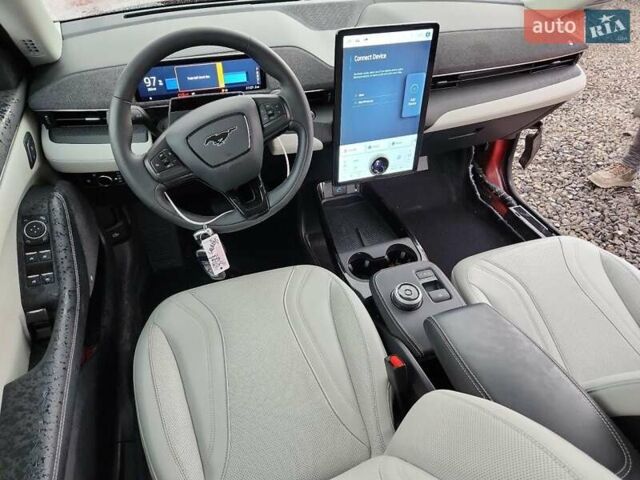 Красный Форд Mustang Mach-E, объемом двигателя 0 л и пробегом 340 тыс. км за 23500 $, фото 6 на Automoto.ua
