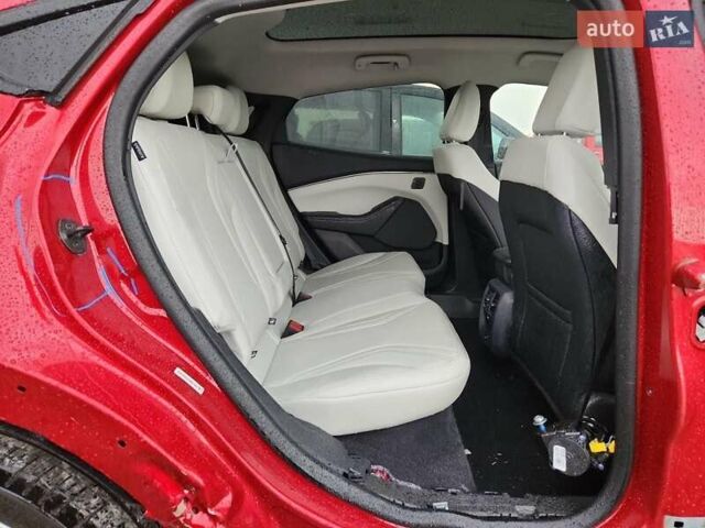 Красный Форд Mustang Mach-E, объемом двигателя 0 л и пробегом 340 тыс. км за 23500 $, фото 7 на Automoto.ua