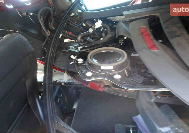 Красный Форд Mustang Mach-E, объемом двигателя 0 л и пробегом 27 тыс. км за 16000 $, фото 5 на Automoto.ua