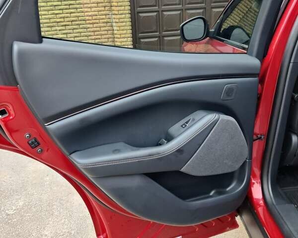 Красный Форд Mustang Mach-E, объемом двигателя 0 л и пробегом 6 тыс. км за 26999 $, фото 26 на Automoto.ua