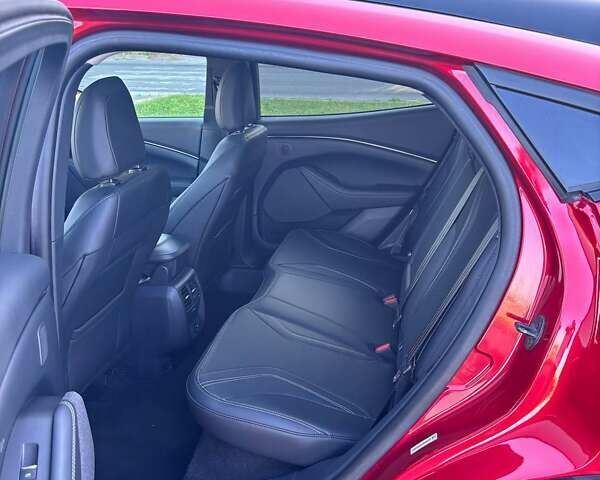 Красный Форд Mustang Mach-E, объемом двигателя 0 л и пробегом 10 тыс. км за 26500 $, фото 21 на Automoto.ua