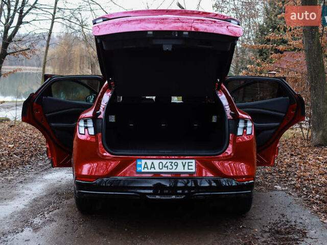 Красный Форд Mustang Mach-E, объемом двигателя 0 л и пробегом 7 тыс. км за 32000 $, фото 23 на Automoto.ua