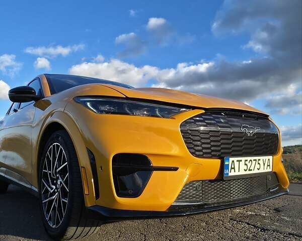 Желтый Форд Mustang Mach-E, объемом двигателя 0 л и пробегом 46 тыс. км за 34999 $, фото 10 на Automoto.ua