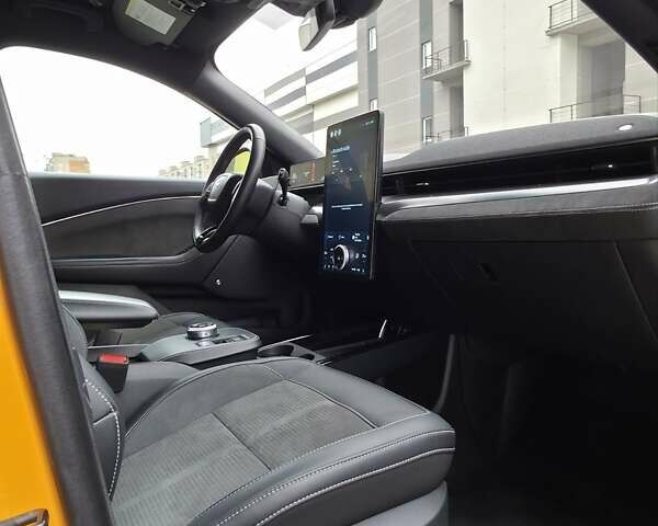 Жовтий Форд Mustang Mach-E, об'ємом двигуна 0 л та пробігом 46 тис. км за 35000 $, фото 32 на Automoto.ua