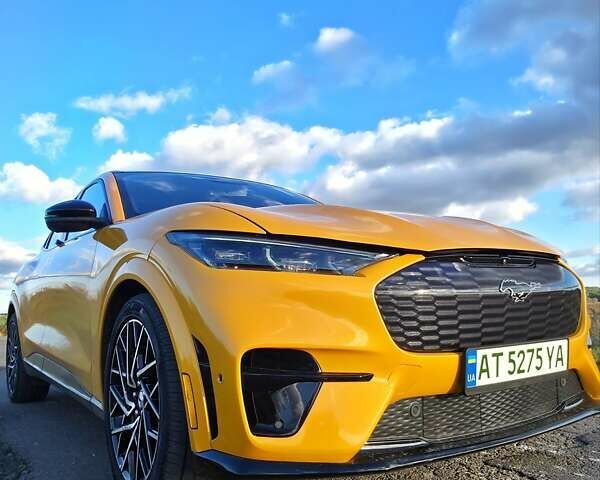 Желтый Форд Mustang Mach-E, объемом двигателя 0 л и пробегом 46 тыс. км за 34999 $, фото 3 на Automoto.ua