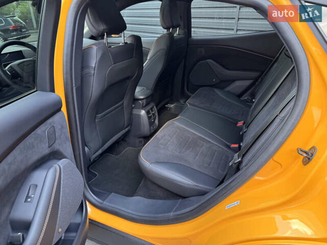 Желтый Форд Mustang Mach-E, объемом двигателя 0 л и пробегом 62 тыс. км за 33000 $, фото 4 на Automoto.ua