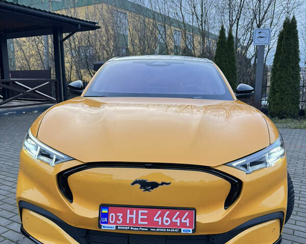 Жовтий Форд Mustang Mach-E, об'ємом двигуна 0 л та пробігом 27 тис. км за 33500 $, фото 2 на Automoto.ua