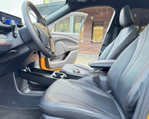 Жовтий Форд Mustang Mach-E, об'ємом двигуна 0 л та пробігом 27 тис. км за 33500 $, фото 30 на Automoto.ua
