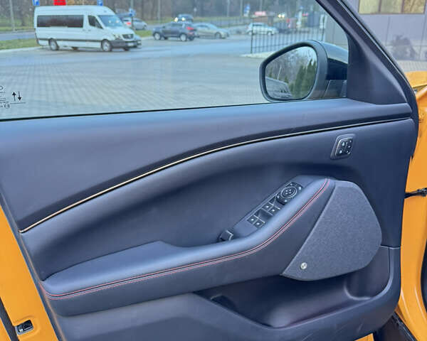 Жовтий Форд Mustang Mach-E, об'ємом двигуна 0 л та пробігом 27 тис. км за 33500 $, фото 29 на Automoto.ua