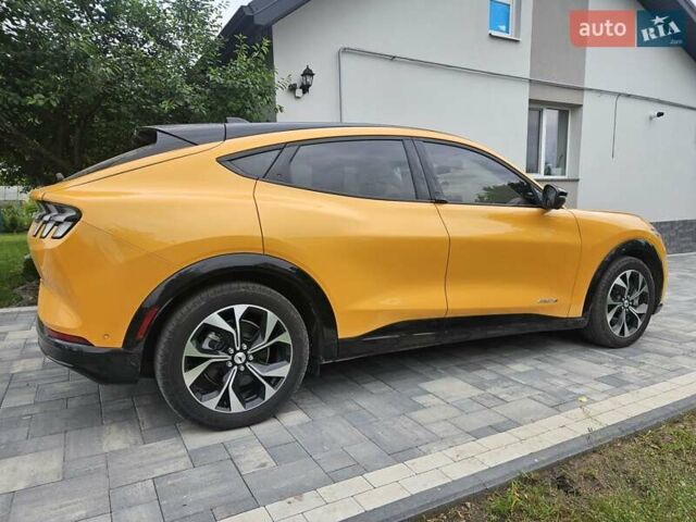 Жовтий Форд Mustang Mach-E, об'ємом двигуна 0 л та пробігом 33 тис. км за 27500 $, фото 4 на Automoto.ua