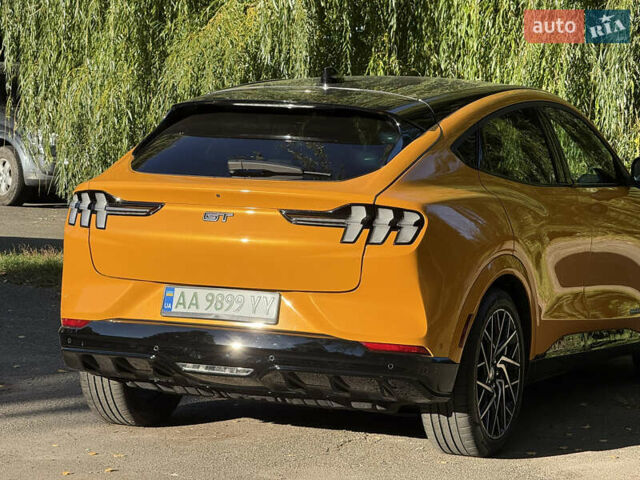 Желтый Форд Mustang Mach-E, объемом двигателя 0 л и пробегом 18 тыс. км за 49000 $, фото 4 на Automoto.ua