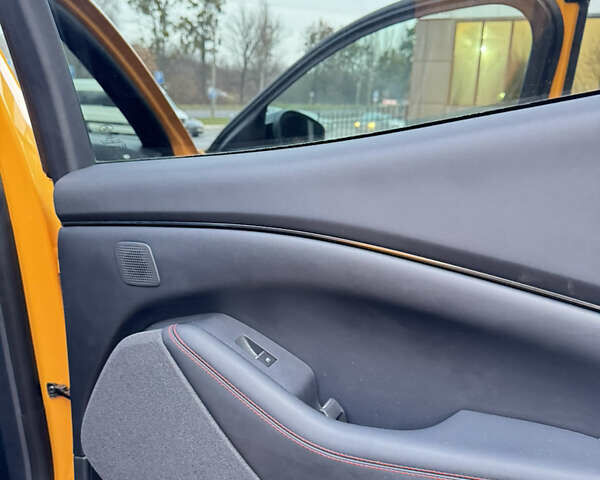 Жовтий Форд Mustang Mach-E, об'ємом двигуна 0 л та пробігом 27 тис. км за 33500 $, фото 23 на Automoto.ua