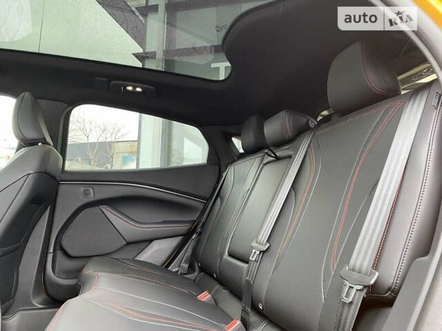 Желтый Форд Mustang Mach-E, объемом двигателя 0 л и пробегом 2 тыс. км за 40537 $, фото 33 на Automoto.ua