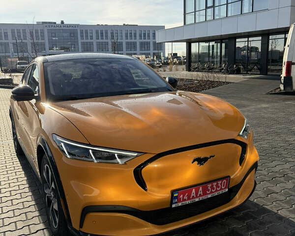 Желтый Форд Mustang Mach-E, объемом двигателя 0 л и пробегом 37 тыс. км за 28900 $, фото 9 на Automoto.ua