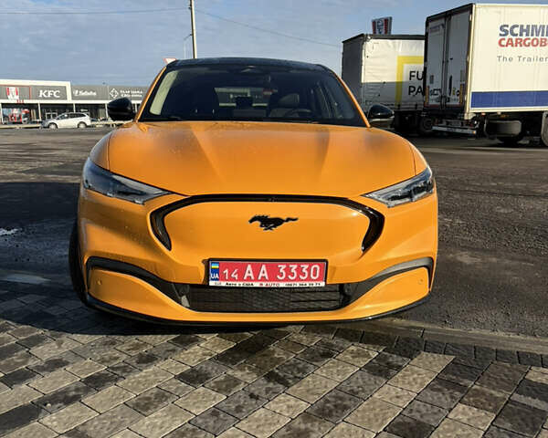 Желтый Форд Mustang Mach-E, объемом двигателя 0 л и пробегом 37 тыс. км за 28900 $, фото 8 на Automoto.ua
