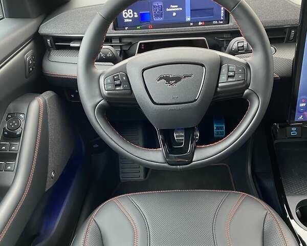 Желтый Форд Mustang Mach-E, объемом двигателя 0 л и пробегом 2 тыс. км за 40537 $, фото 38 на Automoto.ua