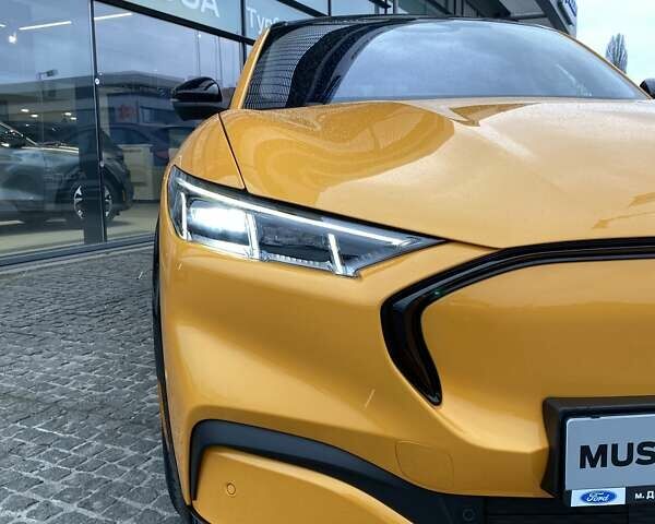 Желтый Форд Mustang Mach-E, объемом двигателя 0 л и пробегом 2 тыс. км за 40537 $, фото 26 на Automoto.ua