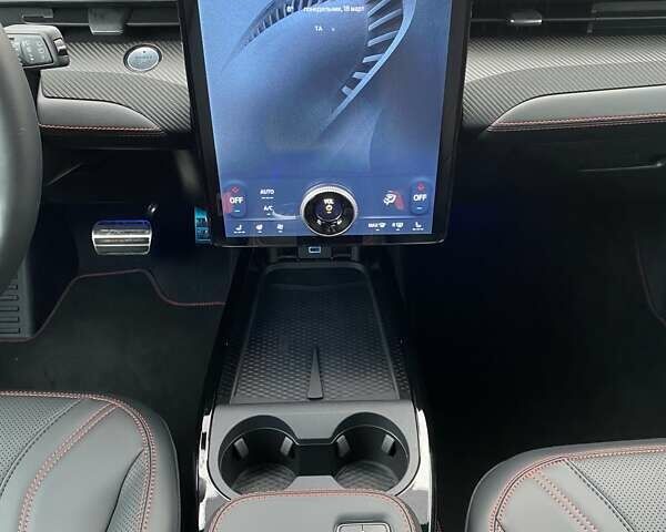Желтый Форд Mustang Mach-E, объемом двигателя 0 л и пробегом 2 тыс. км за 40537 $, фото 37 на Automoto.ua