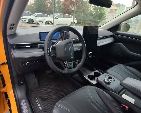 Жовтий Форд Mustang Mach-E, об'ємом двигуна 0 л та пробігом 9 тис. км за 27500 $, фото 17 на Automoto.ua