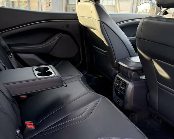 Желтый Форд Mustang Mach-E, объемом двигателя 0 л и пробегом 37 тыс. км за 28900 $, фото 17 на Automoto.ua