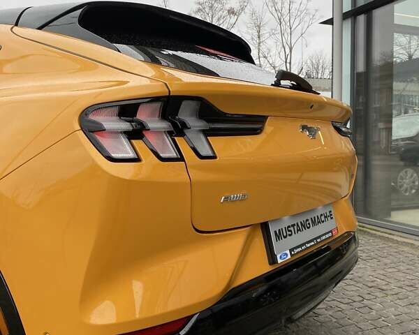 Желтый Форд Mustang Mach-E, объемом двигателя 0 л и пробегом 2 тыс. км за 40537 $, фото 28 на Automoto.ua