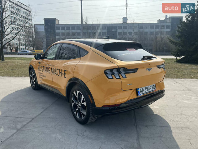 Желтый Форд Mustang Mach-E, объемом двигателя 0 л и пробегом 2 тыс. км за 40537 $, фото 17 на Automoto.ua