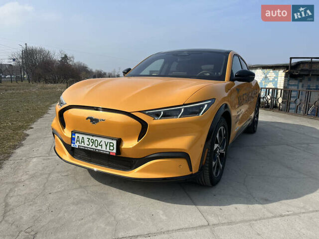 Желтый Форд Mustang Mach-E, объемом двигателя 0 л и пробегом 2 тыс. км за 40537 $, фото 10 на Automoto.ua
