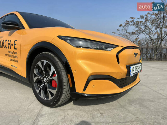 Желтый Форд Mustang Mach-E, объемом двигателя 0 л и пробегом 2 тыс. км за 40537 $, фото 7 на Automoto.ua