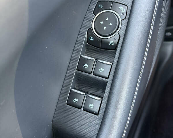 Желтый Форд Mustang Mach-E, объемом двигателя 0 л и пробегом 37 тыс. км за 28900 $, фото 18 на Automoto.ua