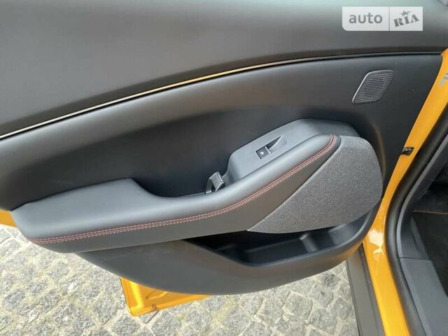 Желтый Форд Mustang Mach-E, объемом двигателя 0 л и пробегом 2 тыс. км за 40537 $, фото 32 на Automoto.ua