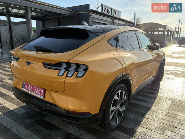 Желтый Форд Mustang Mach-E, объемом двигателя 0 л и пробегом 37 тыс. км за 28900 $, фото 5 на Automoto.ua