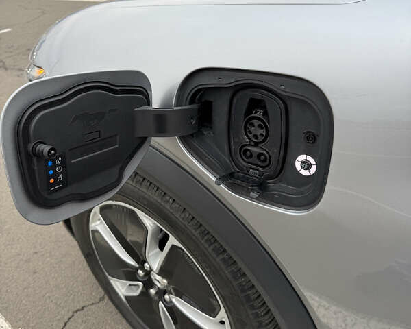 Серый Форд Mustang Mach-E, объемом двигателя 0 л и пробегом 48 тыс. км за 21800 $, фото 31 на Automoto.ua