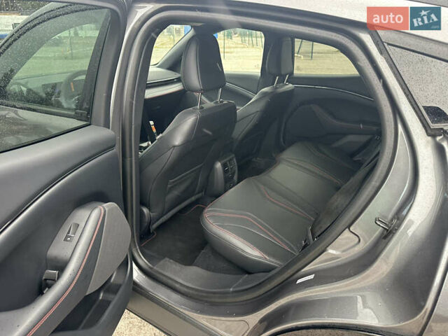 Сірий Форд Mustang Mach-E, об'ємом двигуна 0 л та пробігом 76 тис. км за 25500 $, фото 16 на Automoto.ua