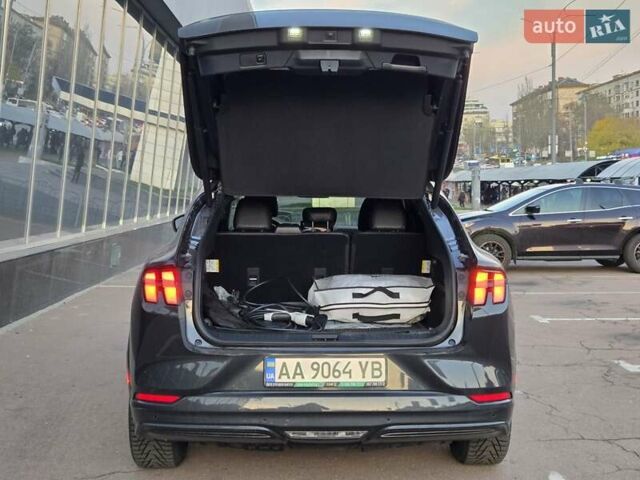 Серый Форд Mustang Mach-E, объемом двигателя 0 л и пробегом 48 тыс. км за 26000 $, фото 32 на Automoto.ua