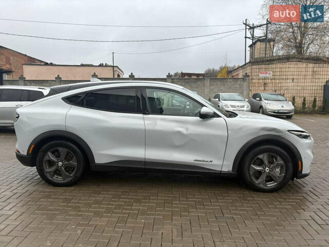 Серый Форд Mustang Mach-E, объемом двигателя 0 л и пробегом 110 тыс. км за 22900 $, фото 4 на Automoto.ua