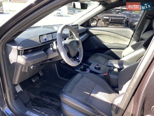 Серый Форд Mustang Mach-E, объемом двигателя 0 л и пробегом 35 тыс. км за 33900 $, фото 11 на Automoto.ua