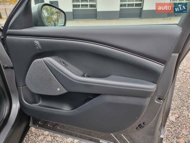 Серый Форд Mustang Mach-E, объемом двигателя 0 л и пробегом 175 тыс. км за 21900 $, фото 29 на Automoto.ua