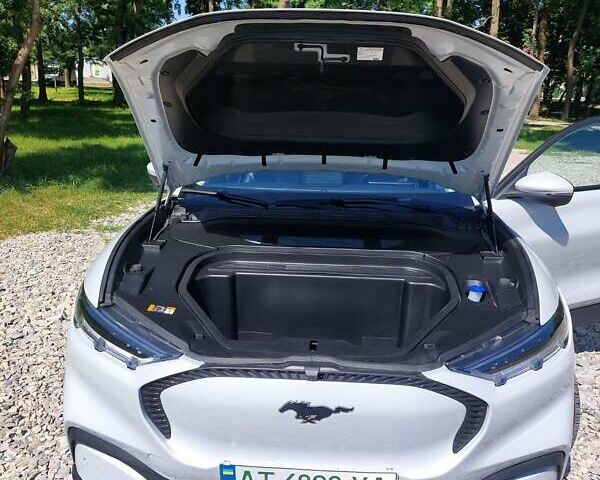 Серый Форд Mustang Mach-E, объемом двигателя 0 л и пробегом 61 тыс. км за 22900 $, фото 11 на Automoto.ua