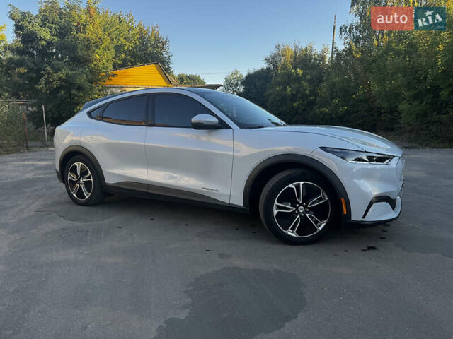Серый Форд Mustang Mach-E, объемом двигателя 0 л и пробегом 45 тыс. км за 25200 $, фото 6 на Automoto.ua