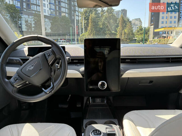 Серый Форд Mustang Mach-E, объемом двигателя 0 л и пробегом 48 тыс. км за 29000 $, фото 9 на Automoto.ua