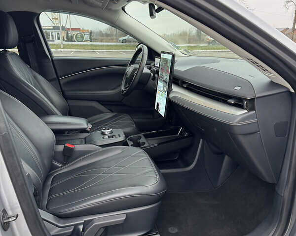 Серый Форд Mustang Mach-E, объемом двигателя 0 л и пробегом 48 тыс. км за 21800 $, фото 13 на Automoto.ua