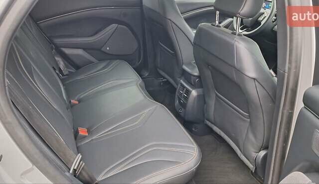 Серый Форд Mustang Mach-E, объемом двигателя 0 л и пробегом 136 тыс. км за 21800 $, фото 27 на Automoto.ua
