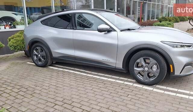 Серый Форд Mustang Mach-E, объемом двигателя 0 л и пробегом 136 тыс. км за 21800 $, фото 5 на Automoto.ua
