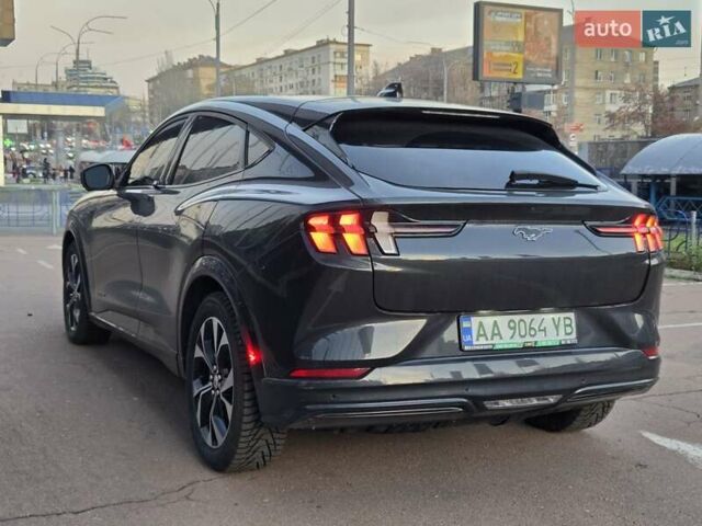 Серый Форд Mustang Mach-E, объемом двигателя 0 л и пробегом 48 тыс. км за 26000 $, фото 4 на Automoto.ua