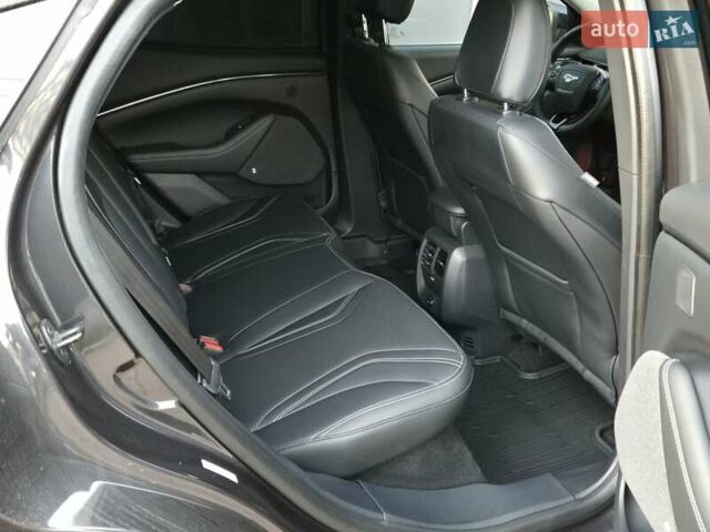 Серый Форд Mustang Mach-E, объемом двигателя 0 л и пробегом 48 тыс. км за 26000 $, фото 13 на Automoto.ua