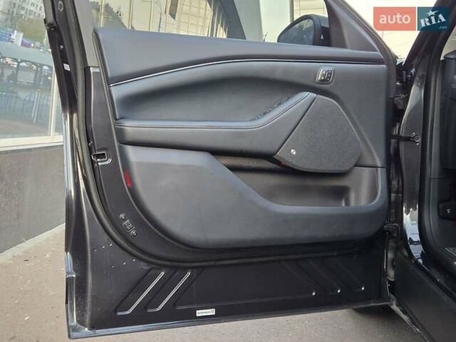 Серый Форд Mustang Mach-E, объемом двигателя 0 л и пробегом 48 тыс. км за 26000 $, фото 15 на Automoto.ua