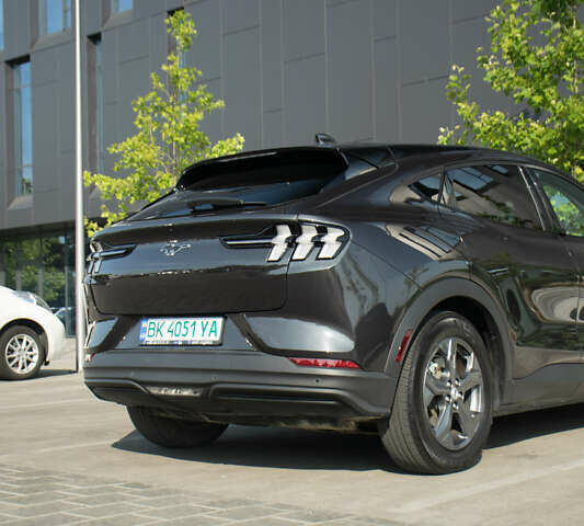 Серый Форд Mustang Mach-E, объемом двигателя 0 л и пробегом 46 тыс. км за 25500 $, фото 10 на Automoto.ua