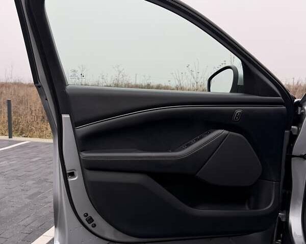 Сірий Форд Mustang Mach-E, об'ємом двигуна 0 л та пробігом 181 тис. км за 22600 $, фото 57 на Automoto.ua
