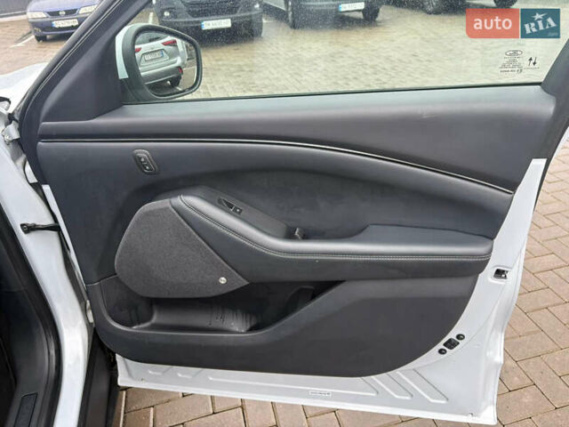 Серый Форд Mustang Mach-E, объемом двигателя 0 л и пробегом 110 тыс. км за 22900 $, фото 22 на Automoto.ua