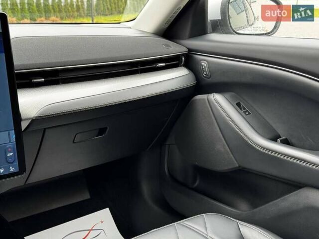 Серый Форд Mustang Mach-E, объемом двигателя 0 л и пробегом 60 тыс. км за 20800 $, фото 9 на Automoto.ua